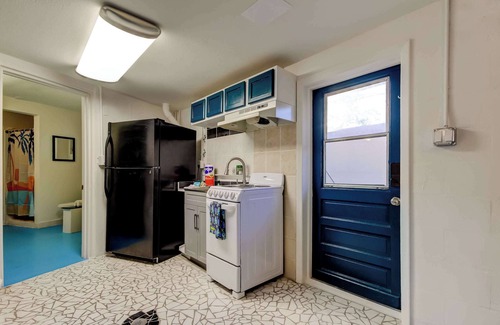 Indian Rocks Beach Casa | Simple Charm Hideaway Walk to Sand Pet OK