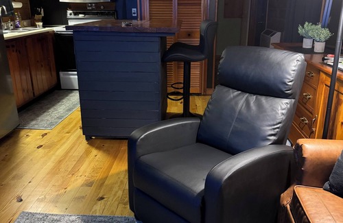 Whittier Cabina | Simple Charming 2-bedroom cabin in Whittier NC, 14 miles from Cherokee