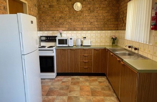 Merimbula Apartamento | Simple, clean and tidy beach unit opposite the beach