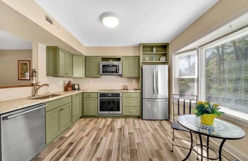 Royal Pines Casa | Simple comforts of home conveniently located
