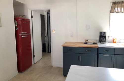 York Beach Casa | Simple Family Beach house: one floor & steps to ocean. V. close beach location