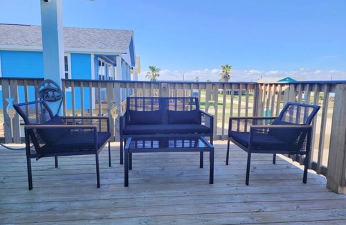 Surfside Beach Casa | Simple Modern GreenBean home 3BR near beach