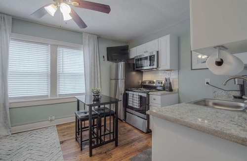 Country Club Plaza Area Apartamento | Simple PLAZA Comfort!