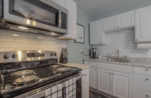 Country Club Plaza Area Apartamento | Simple PLAZA Comfort!