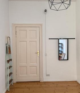 Mitte Apartamento | Simple Room Berlin Mitte Artist and LGBTQ friendly