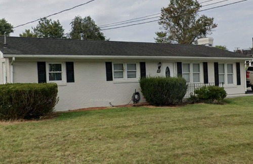 Lexington Casa | Simple & spacious 1-bedroom basement living in Lexington. Close to W&L and VMI