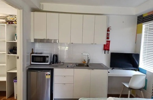 Sunnybank Casa | Simple Sunnybank Studio FREE A/C, parking & WiFi