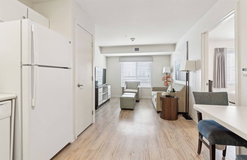 Far North Central Apartamento | Simplicity At the Rim 1219 I Spacious 1 Bed 1 Bth