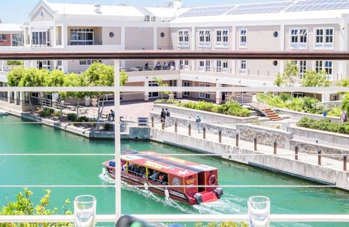 Victoria and Alfred Waterfront Apartamento | Simplistic Elegance at Altmore 203