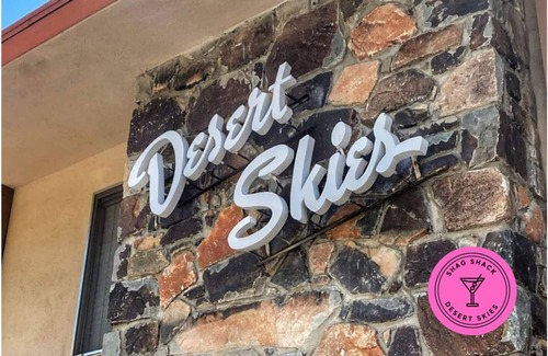 Indian Canyon Condominio | Simply Paradise at the Shag Shack in Desert Skies