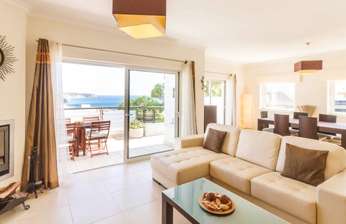 Salema Villa | SIMPLEMENTE SALEMA - VILLA DE LUJO FRENTE AL MAR - PISCINA CLIMATIZADA - AIRE ACONDICIONADO - TERRAZA EN EL TECHO