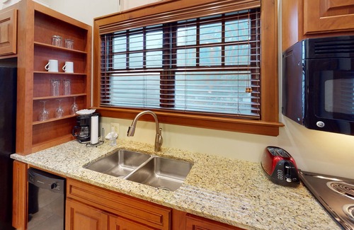 Snowshoe Casa | Simply the Best on Mountain - Shay's Landing #1 by RedAwning