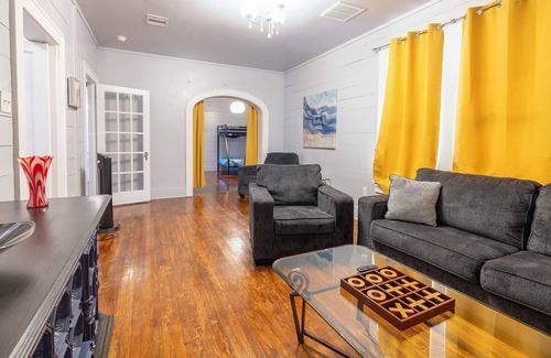 Galveston Villa | Sinatra House: Mardi Gras Parade Route!