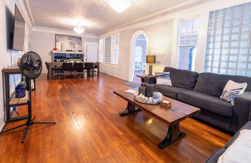 Galveston Villa | Sinatra House: Mardi Gras Parade Route!