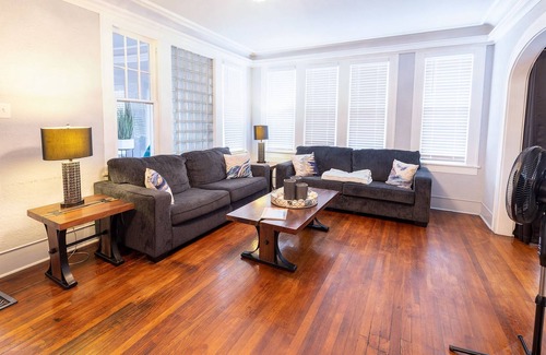Galveston Villa | Sinatra House: Mardi Gras Parade Route!
