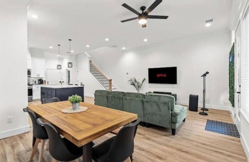 OST - South Union Casa | Sing, Soak & Stay In Houston!