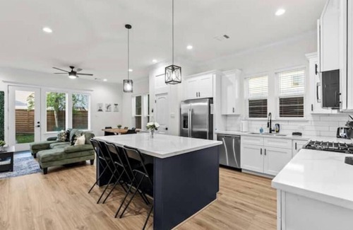 OST - South Union Casa | Sing, Soak & Stay In Houston!