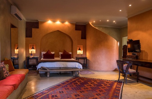Pollok Beach Casa | Singa Lodge - Lion Roars Hotels & Lodge