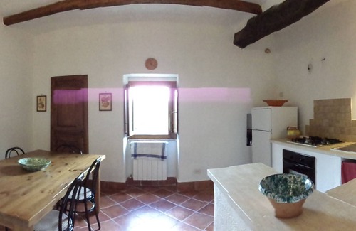 Ischia di Castro Casa | single detached house completely ristrutturata- 3-4 people near the lake.
