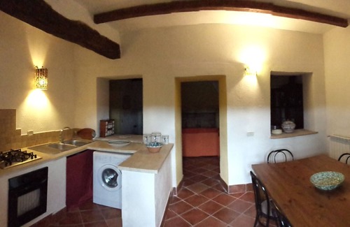 Ischia di Castro Casa | single detached house completely ristrutturata- 3-4 people near the lake.