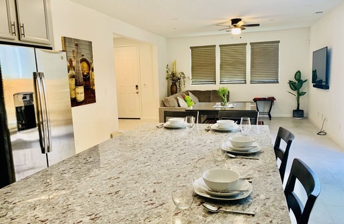 North Natomas Casa | Single family home 3 beds, 2.5 baths, close to everything for 31 nights or more