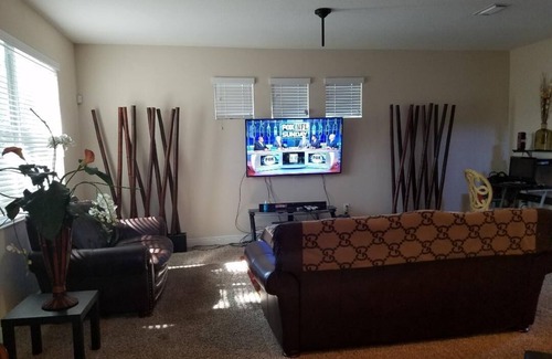 Carver City - Lincoln Gardens Casa | Single family home, nearby beaches, 2 major malls, downtown and cigar bar