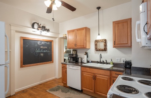 Prescott Casa | Single level cottage 6 blocks to Courthouse square