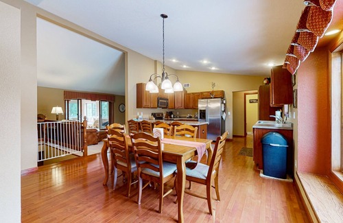 New Lisbon Casa | Single-level family-friendly home with large yard, WiFi & central AC