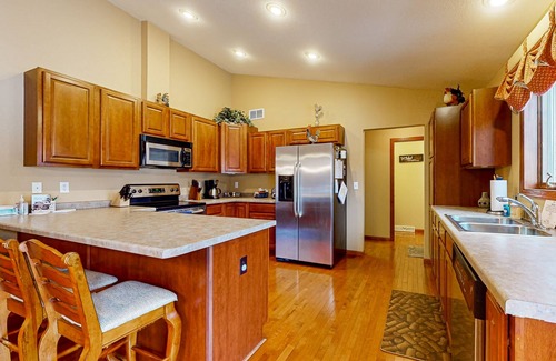New Lisbon Casa | Single-level family-friendly home with large yard, WiFi & central AC