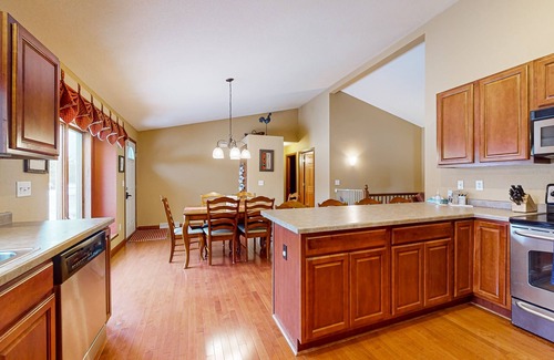 New Lisbon Casa | Single-level family-friendly home with large yard, WiFi & central AC