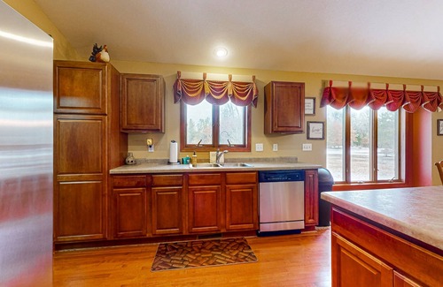 New Lisbon Casa | Single-level family-friendly home with large yard, WiFi & central AC