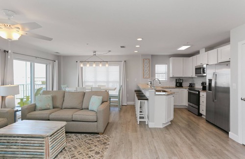 Mexico Beach Condominio | Single Level Gulf Front Condo on West End of MXB with Pool ~ Surfside 15