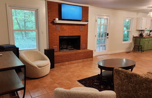 Walland Casa | Single level Smoky Mountain Getaway! Kid AND Grandparent friendly.