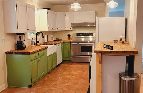 Walland Casa | Single level Smoky Mountain Getaway! Kid AND Grandparent friendly.