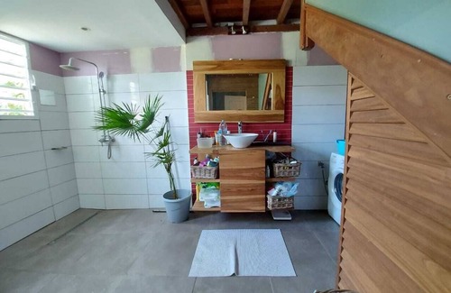 Pointe de la verdure Casa | Habitación individual en una casa céntrica y tranquila, a 5 minutos a pie de la playa.