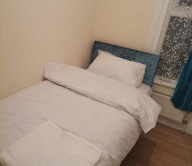 Goodmayes Casa | Single Room near London Seven Kings Train station
