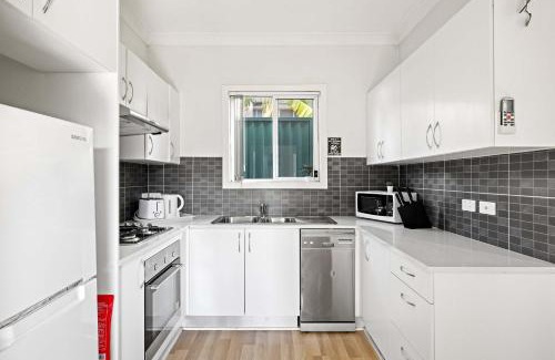 Marayong Casa | Single Room - Quaint Spot in Marayong - Centrally Located - Shared Bathroom