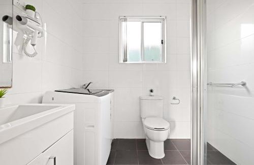 Marayong Casa | Single Room - Quaint Spot in Marayong - Centrally Located - Shared Bathroom
