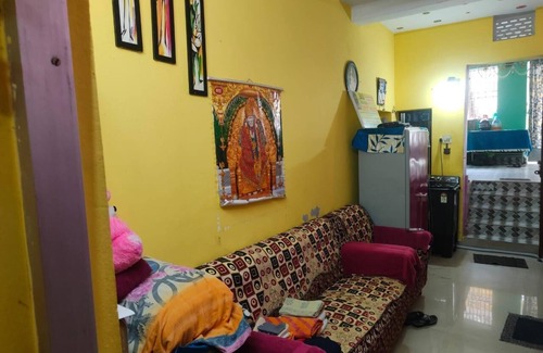 Puri Casa | single room with attach bathroom ,kitchen ,air condition,free wifi .travel serv.