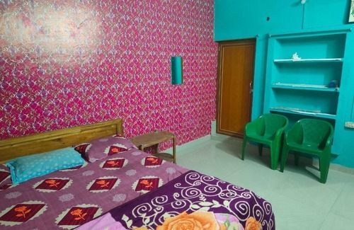 Puri Casa | single room with attach bathroom ,kitchen ,air condition,free wifi .travel serv.