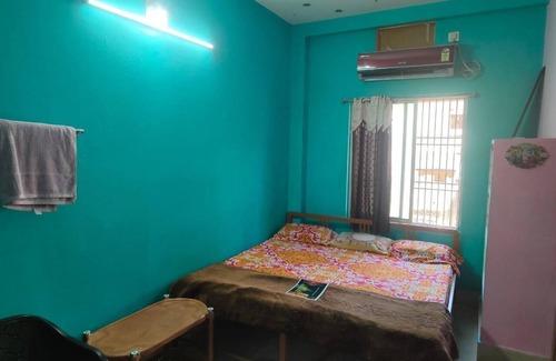 Puri Casa | single room with attach bathroom ,kitchen ,air condition,free wifi .travel serv.