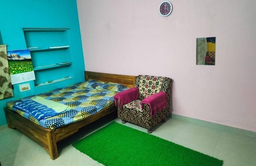 Puri Casa | single room with attach bathroom ,kitchen ,air condition,free wifi .travel serv.