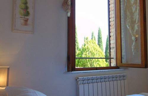 Siena Casa | SINGLE ROOM WITH PRIVATE BATHROOM