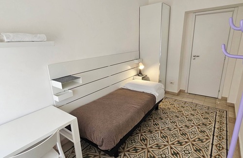 Potenza Casa | Single Room with Shared Bathroom