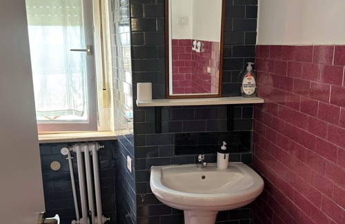 Potenza Casa | Single Room with Shared Bathroom