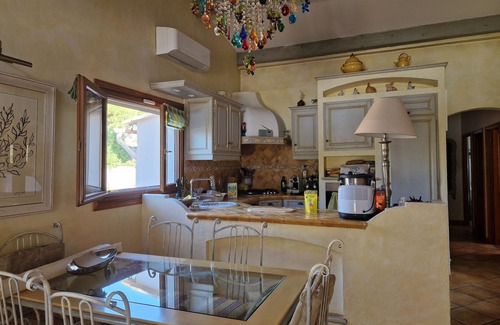 La Colle-sur-Loup Casa | Single-storey, air-conditioned house with private pool.