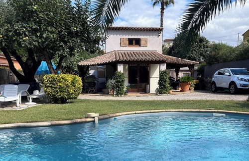 La Colle-sur-Loup Casa | Single-storey, air-conditioned house with private pool.