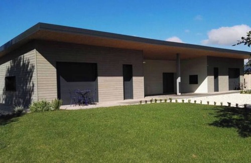 Ampilly-le-Sec Casa | Single-storey gîte, wooded, enclosed and secure grounds.