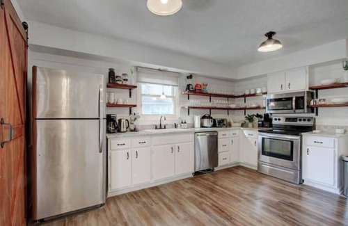 Indianapolis Casa | Single-Story Charmer! 5BR! Pet Friendly Getaway