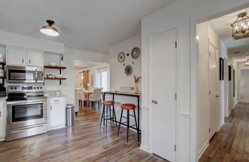 Indianapolis Casa | Single-Story Charmer! 5BR! Pet Friendly Getaway